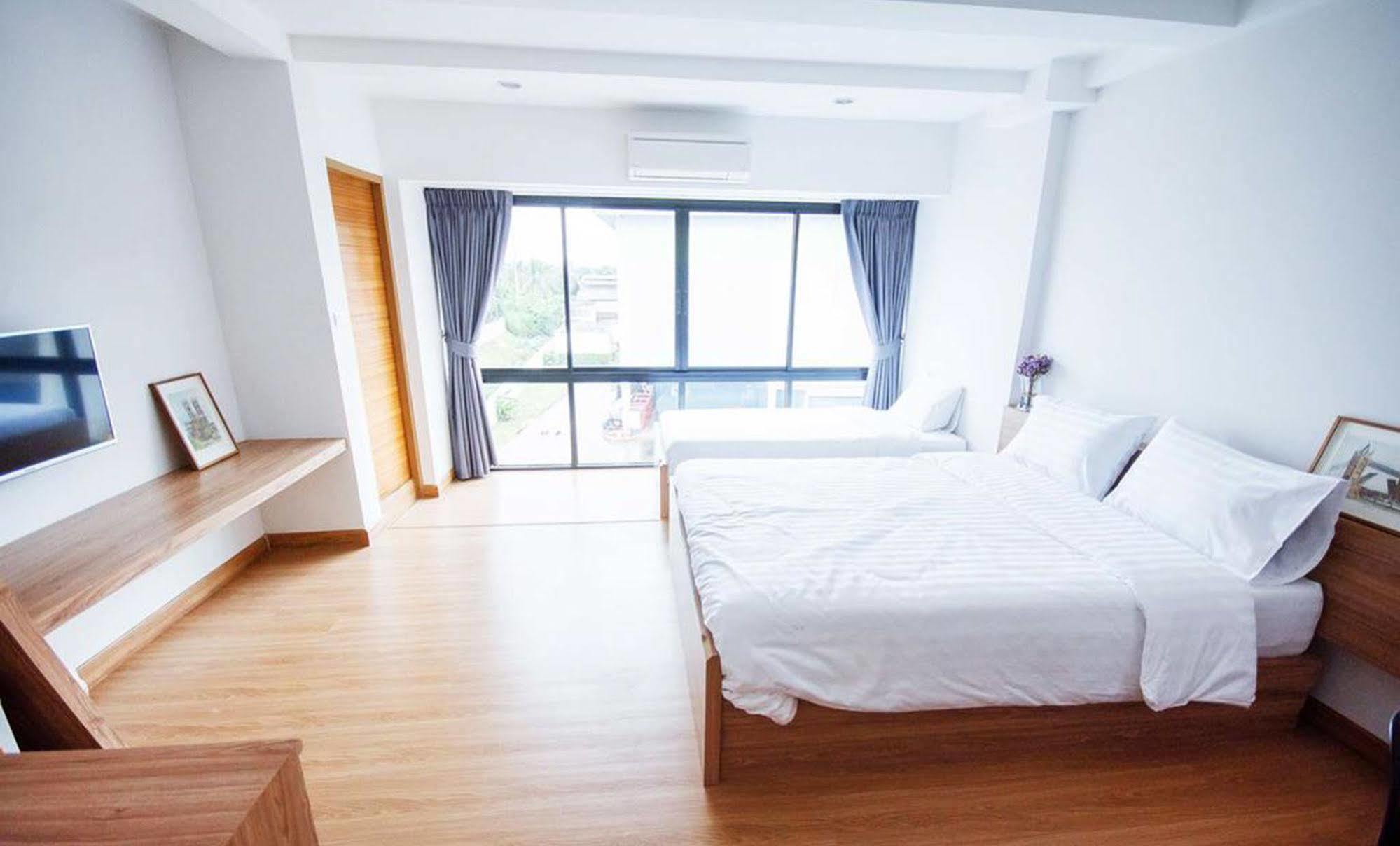 The Logbook Room And Cafe' Chonburi Exterior foto